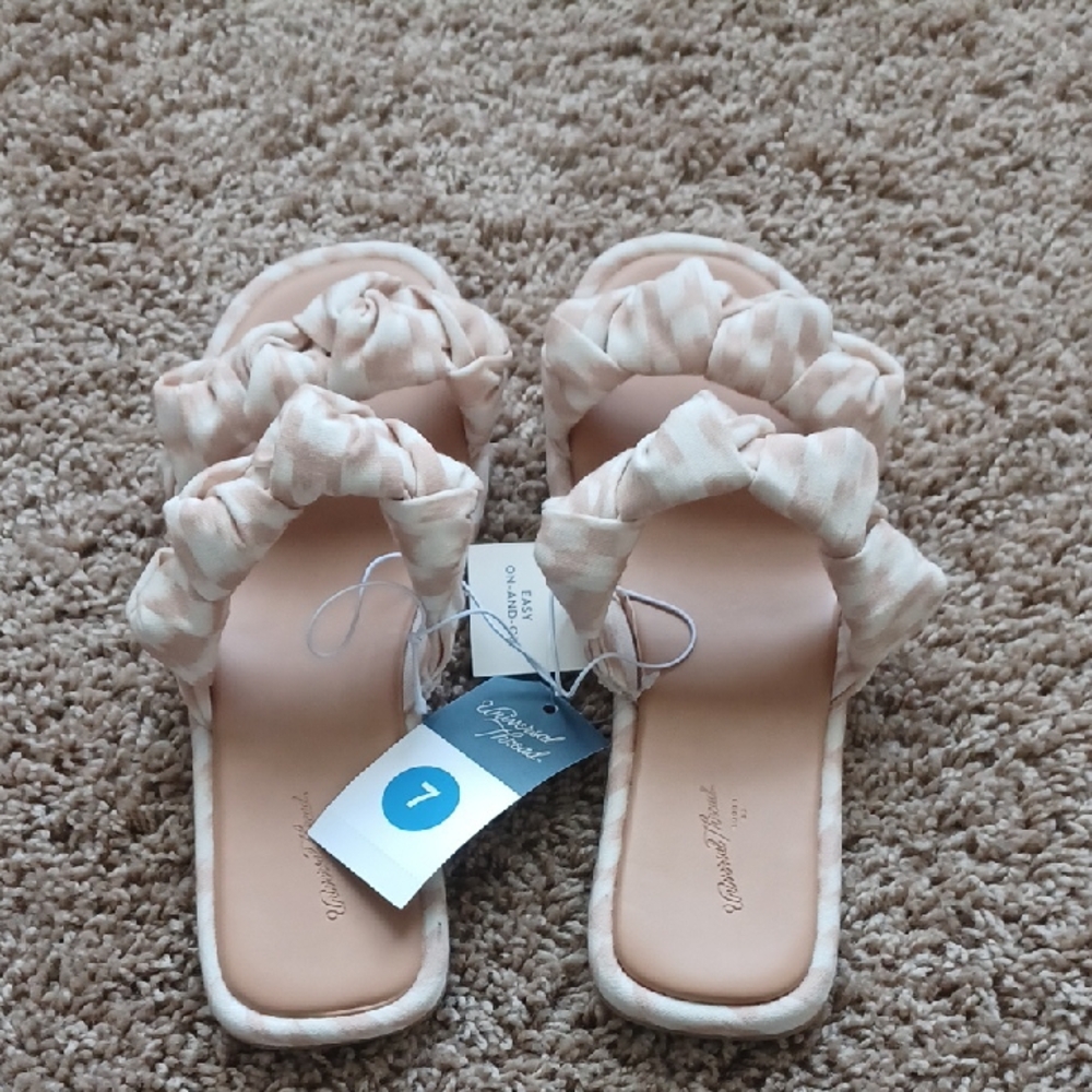 Universal Thread Ruffled Cream Sandals